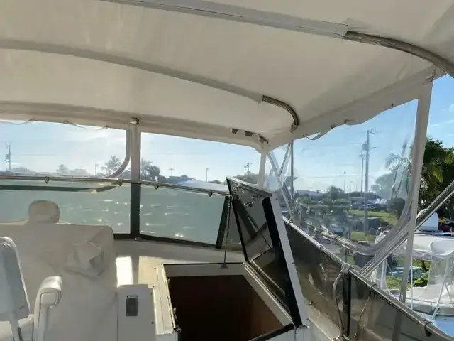 Hatteras 70 Cockpit Motor Yacht