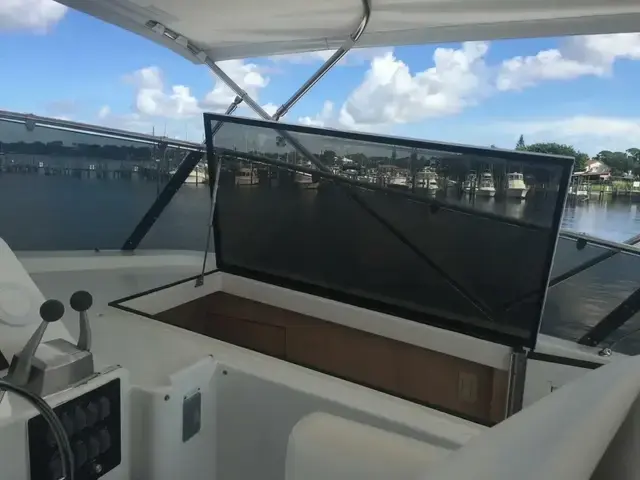 Hatteras 70 Cockpit Motor Yacht