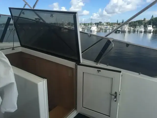 Hatteras 70 Cockpit Motor Yacht