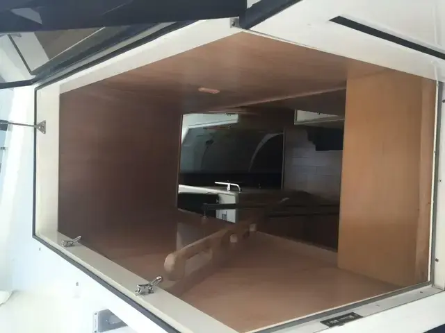 Hatteras 70 Cockpit Motor Yacht