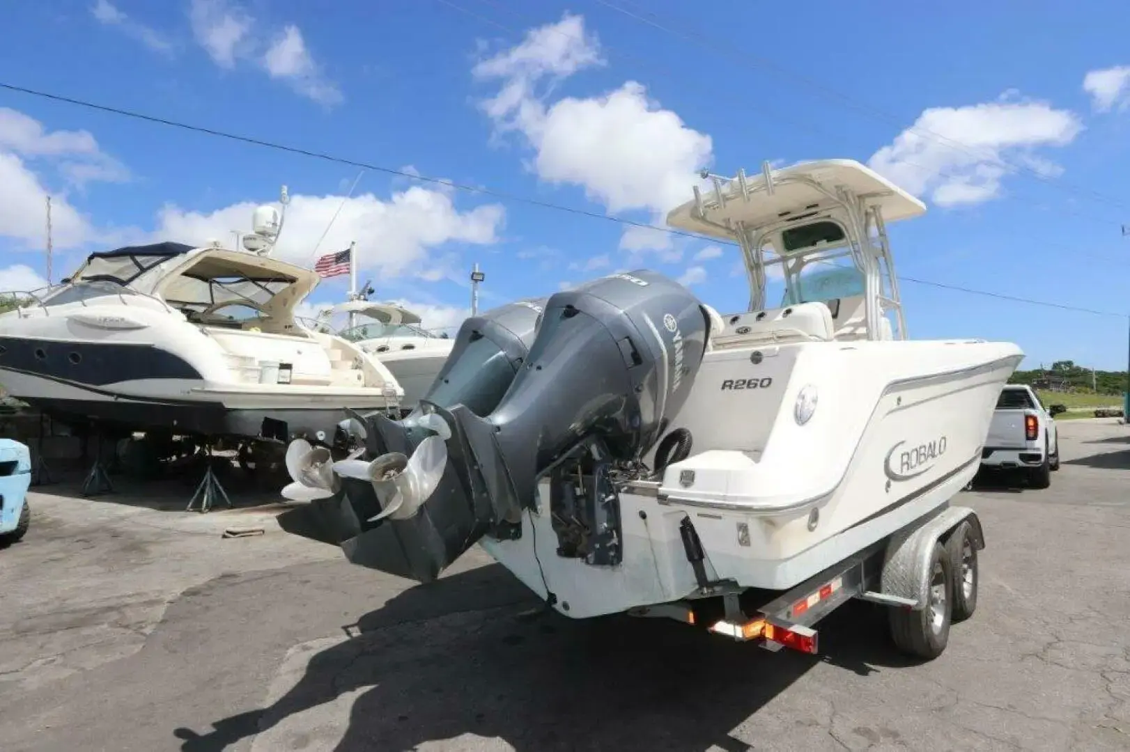 2017 Robalo r260