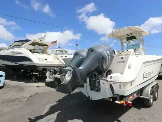 Robalo R260 Center Console