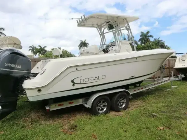 Robalo R260 Center Console