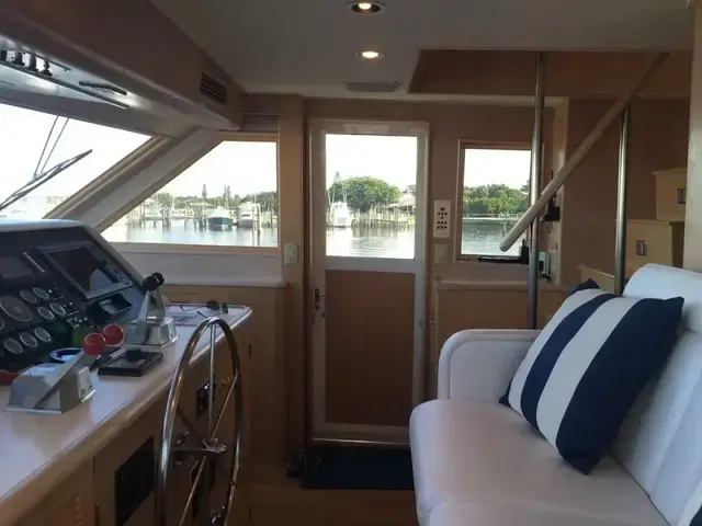 Hatteras 70 Cockpit Motor Yacht