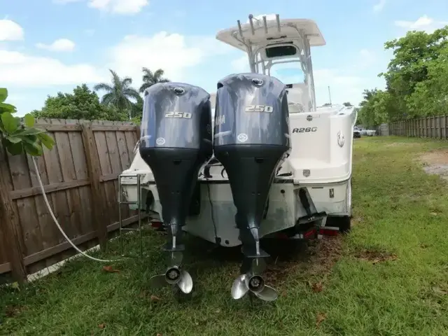 Robalo R260 Center Console