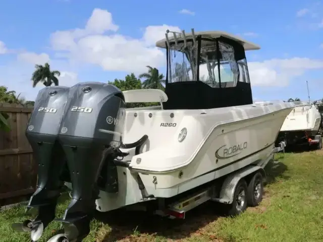 Robalo R260 Center Console