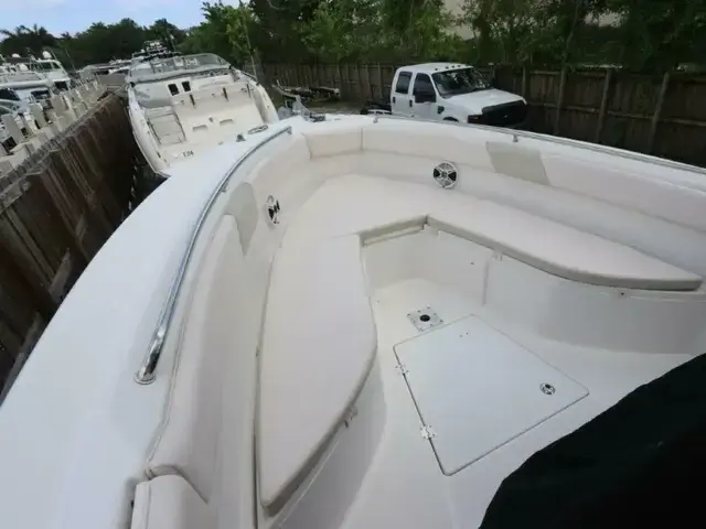 Robalo R260 Center Console