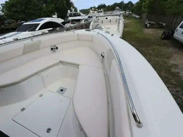 Robalo R260 Center Console