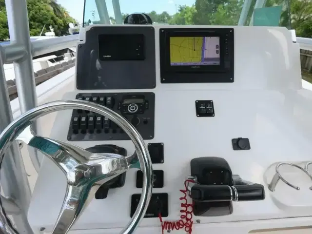 Robalo R260 Center Console