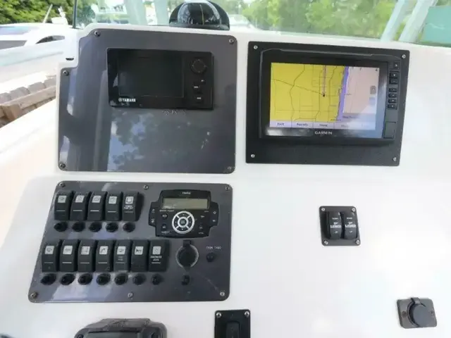 Robalo R260 Center Console