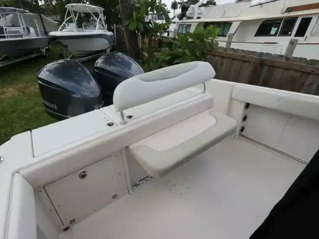 Robalo R260 Center Console