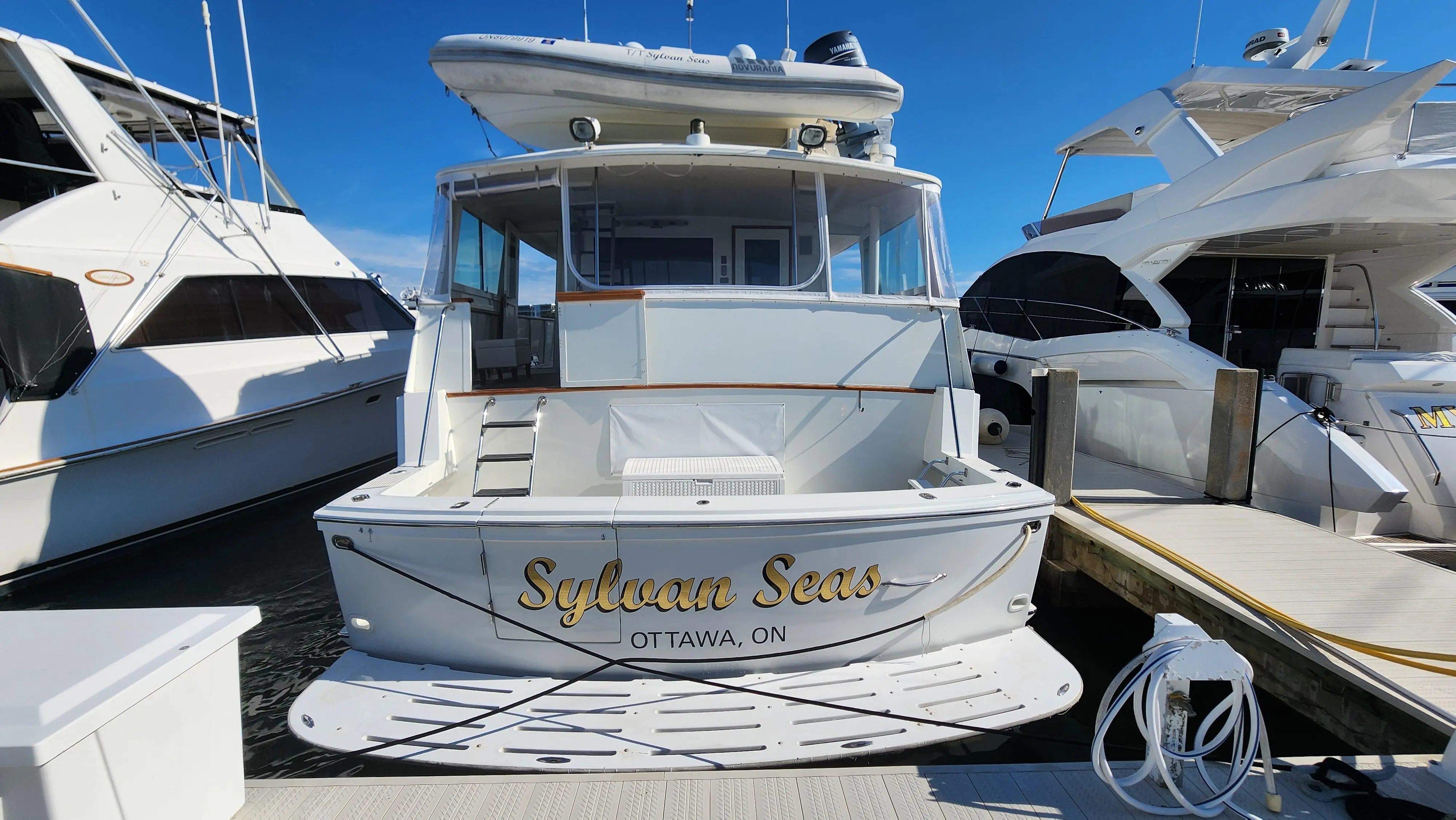 1987 Hatteras 63 cockpit motoryacht