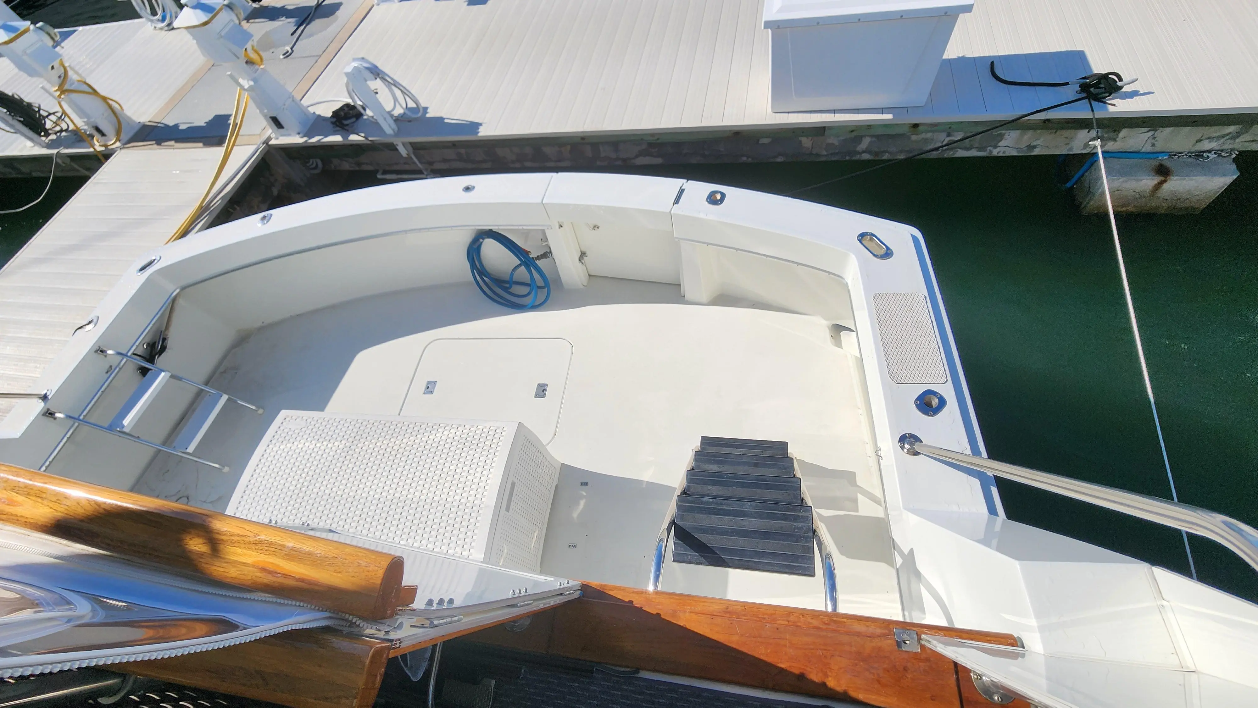 1987 Hatteras 63 cockpit motoryacht