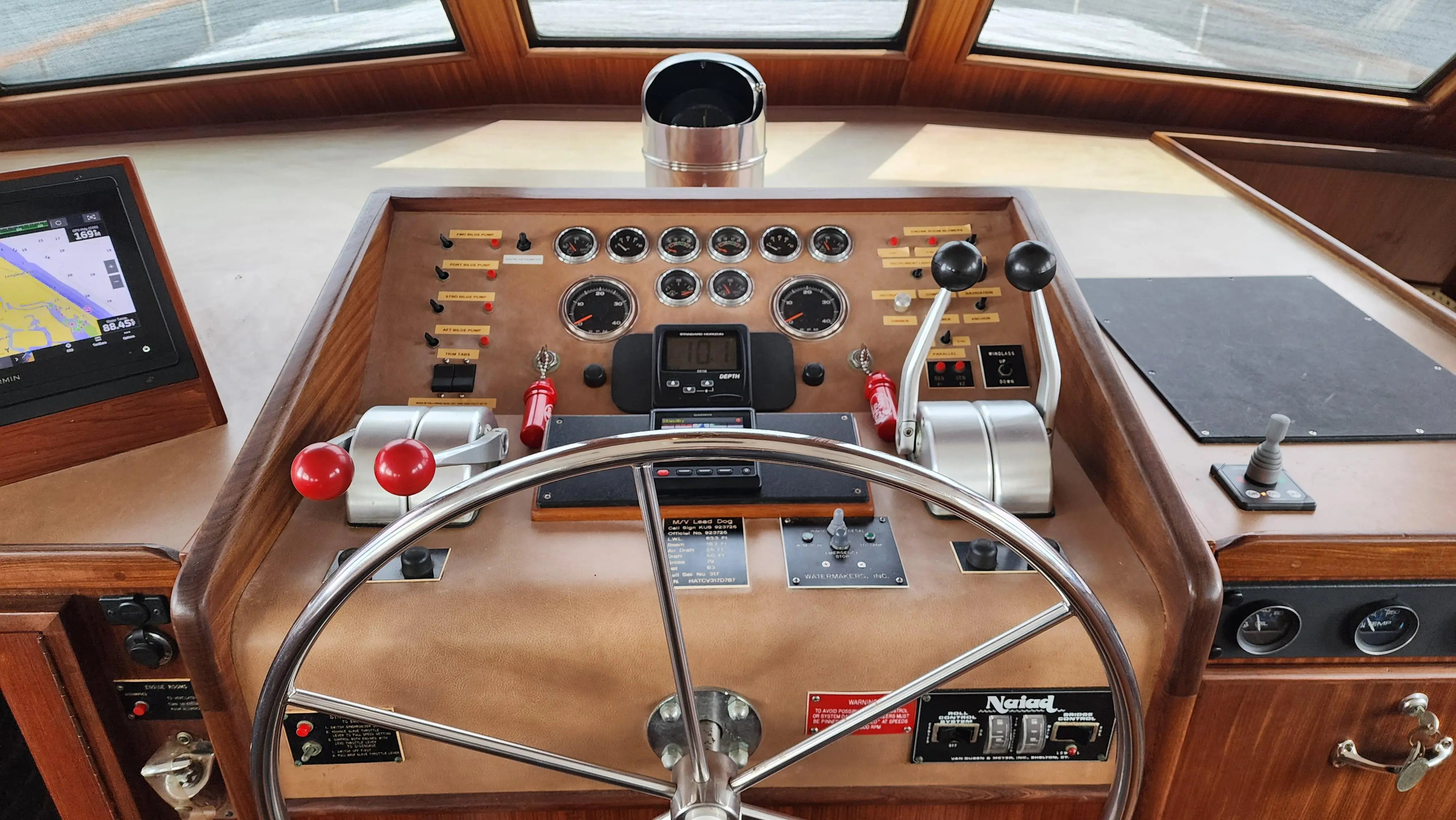 1987 Hatteras 63 cockpit motoryacht