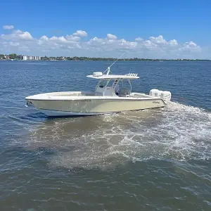 2017 Mako 334 CC