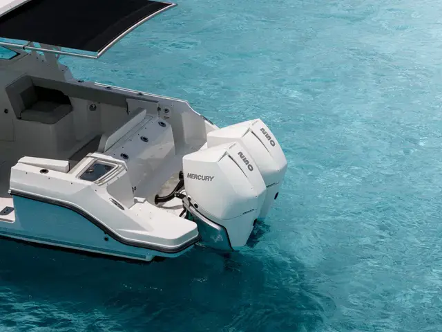 Boston Whaler 28