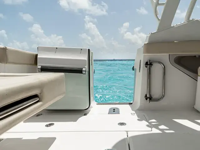 Boston Whaler 28