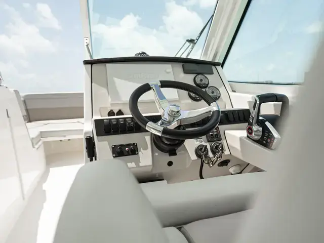 Boston Whaler 28