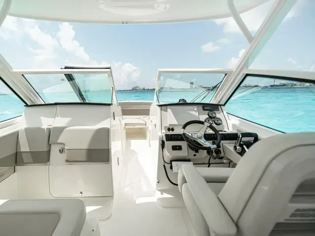 Boston Whaler 28