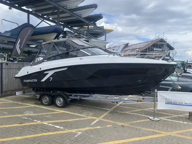 Finnmaster Day cruiser T7