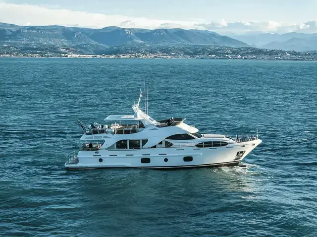 Benetti Legend 85