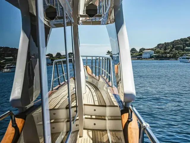 Benetti Legend 85