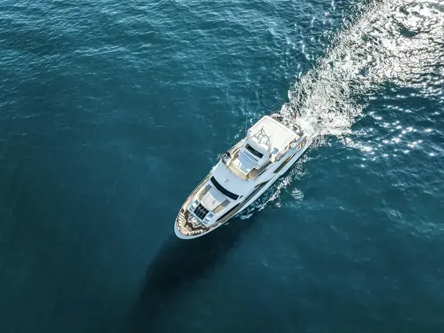 Benetti Legend 85