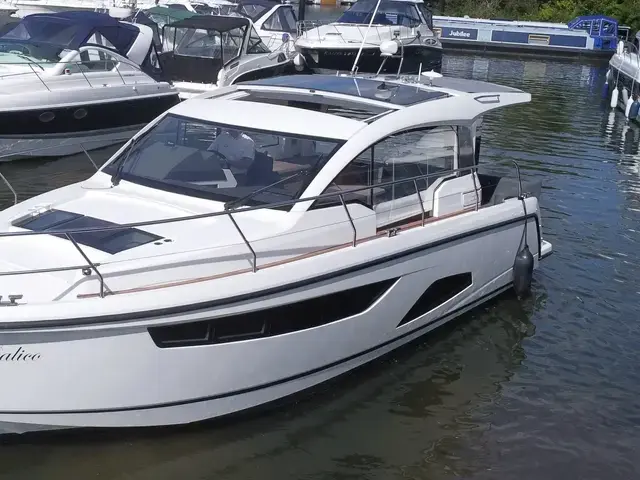 Sealine C330