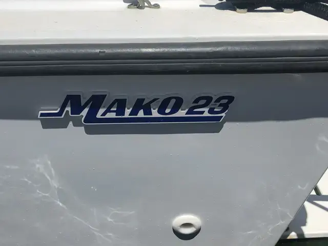 Mako 23 Center Console