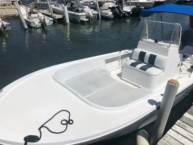 Mako 23 Center Console