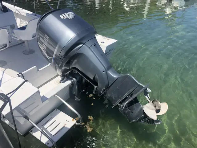 Mako 23 Center Console