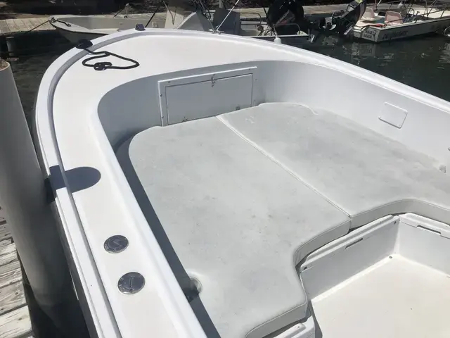 Mako 23 Center Console