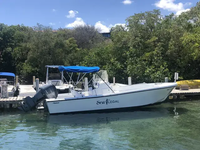 Mako 23 Center Console