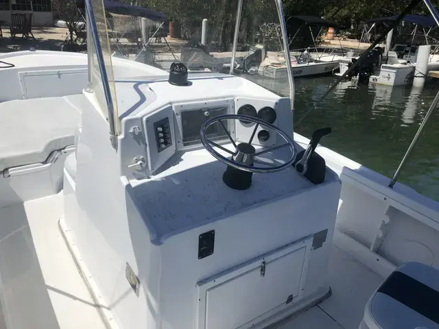 Mako 23 Center Console