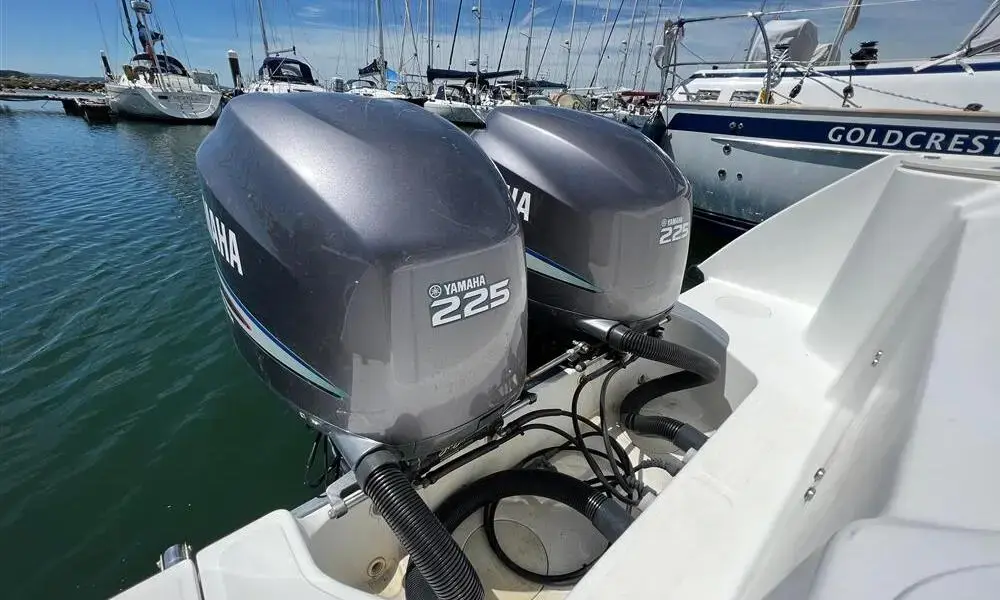 2004 Boston Whaler 275 conquest