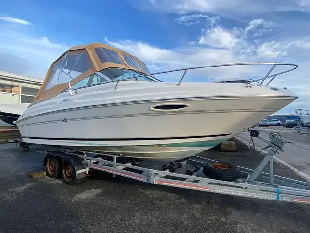 Sea Ray 215 Express Cruiser