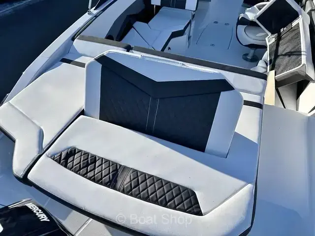 Monterey 238ss Bowrider