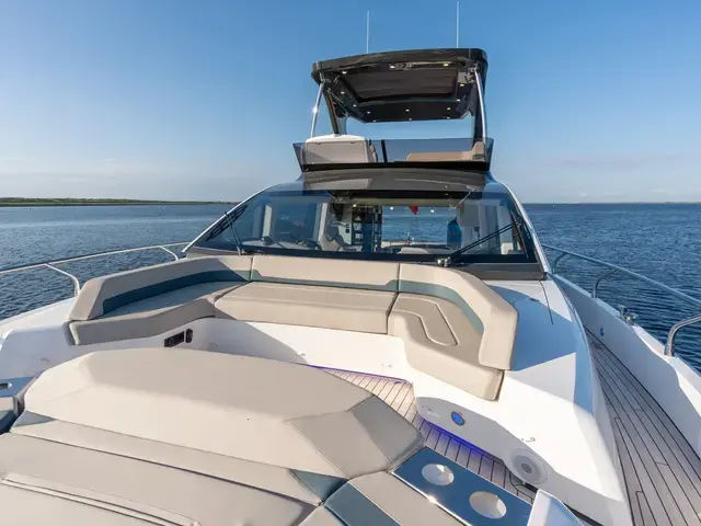 Fairline Squadron 58 - MODEL 2024