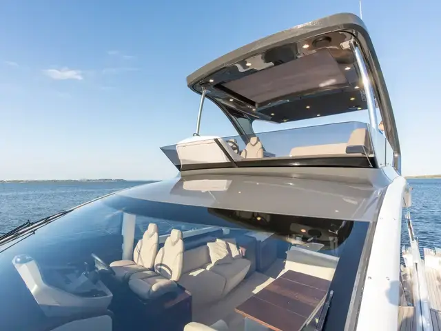 Fairline Squadron 58 - MODEL 2024