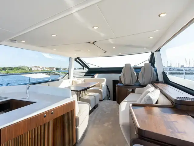 Fairline Squadron 58 - MODEL 2024