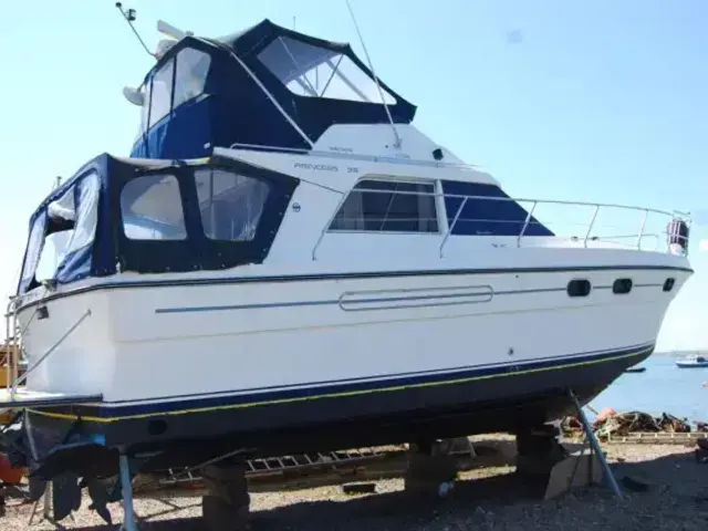 Marine Projects Princess 35 Flybridge