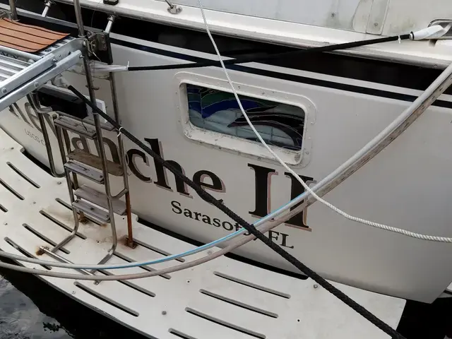 Hatteras 53 Extended Deck