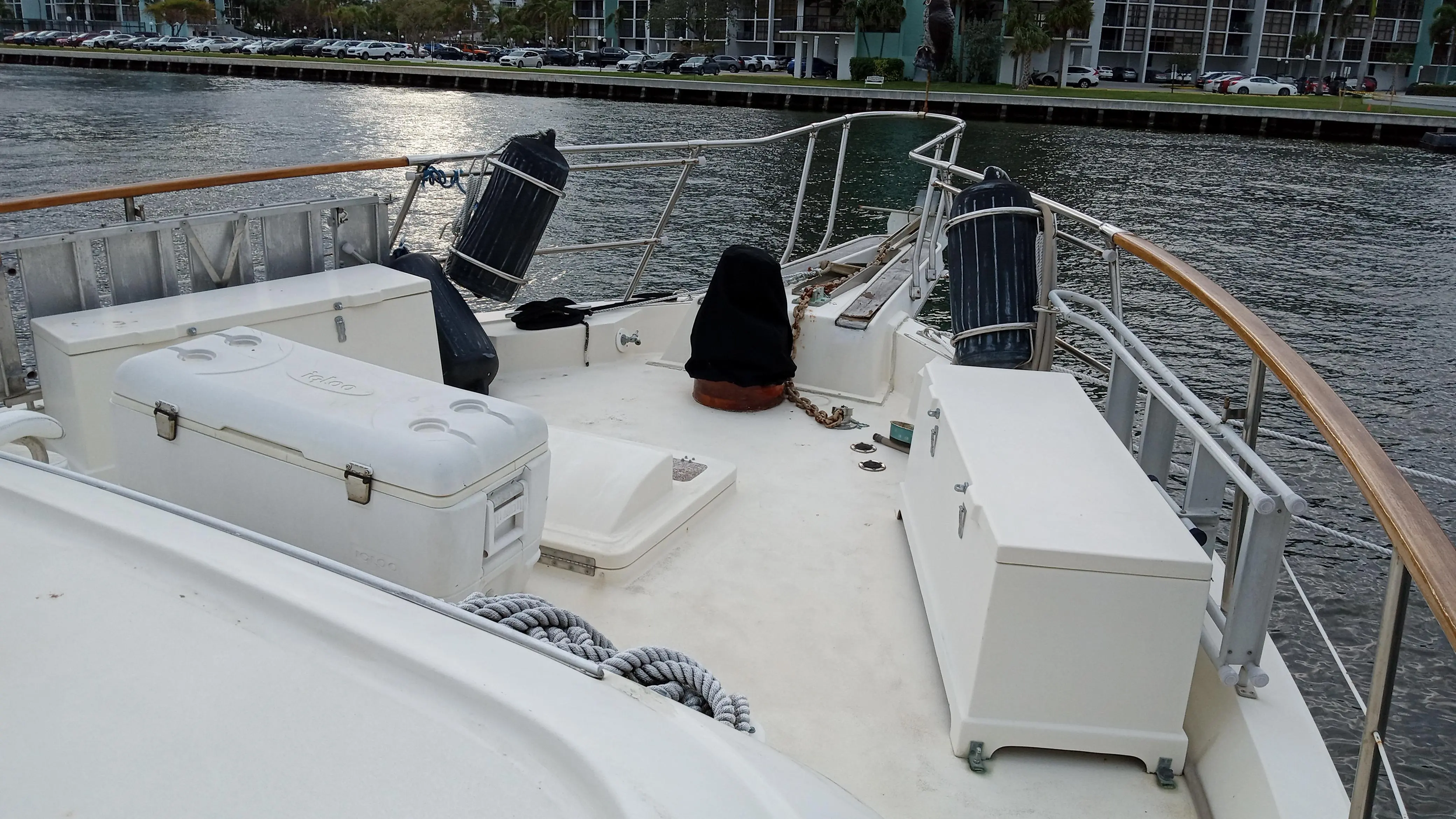 1986 Hatteras 53 extended deckhouse motor yacht