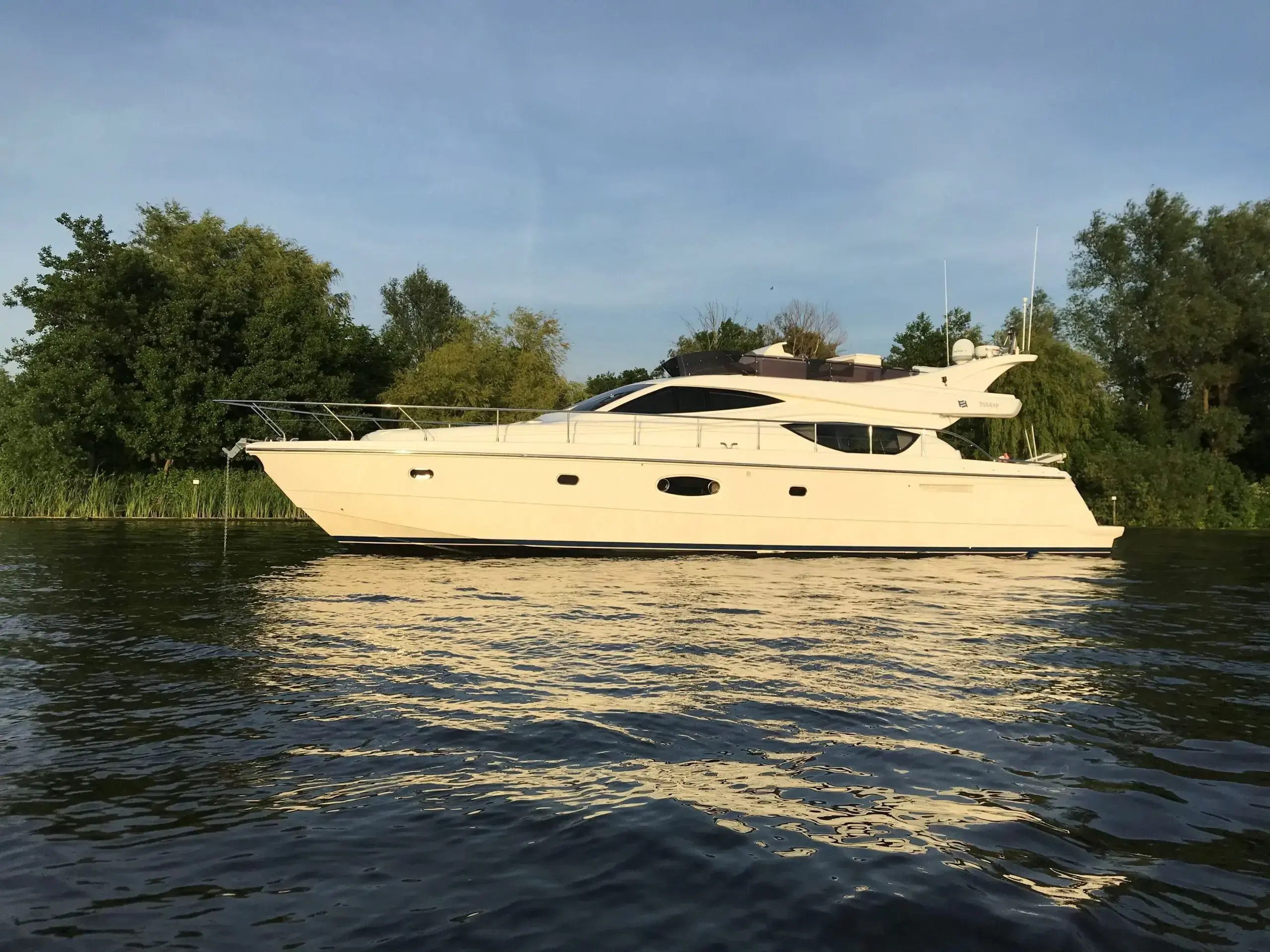 2005 Ferretti 550