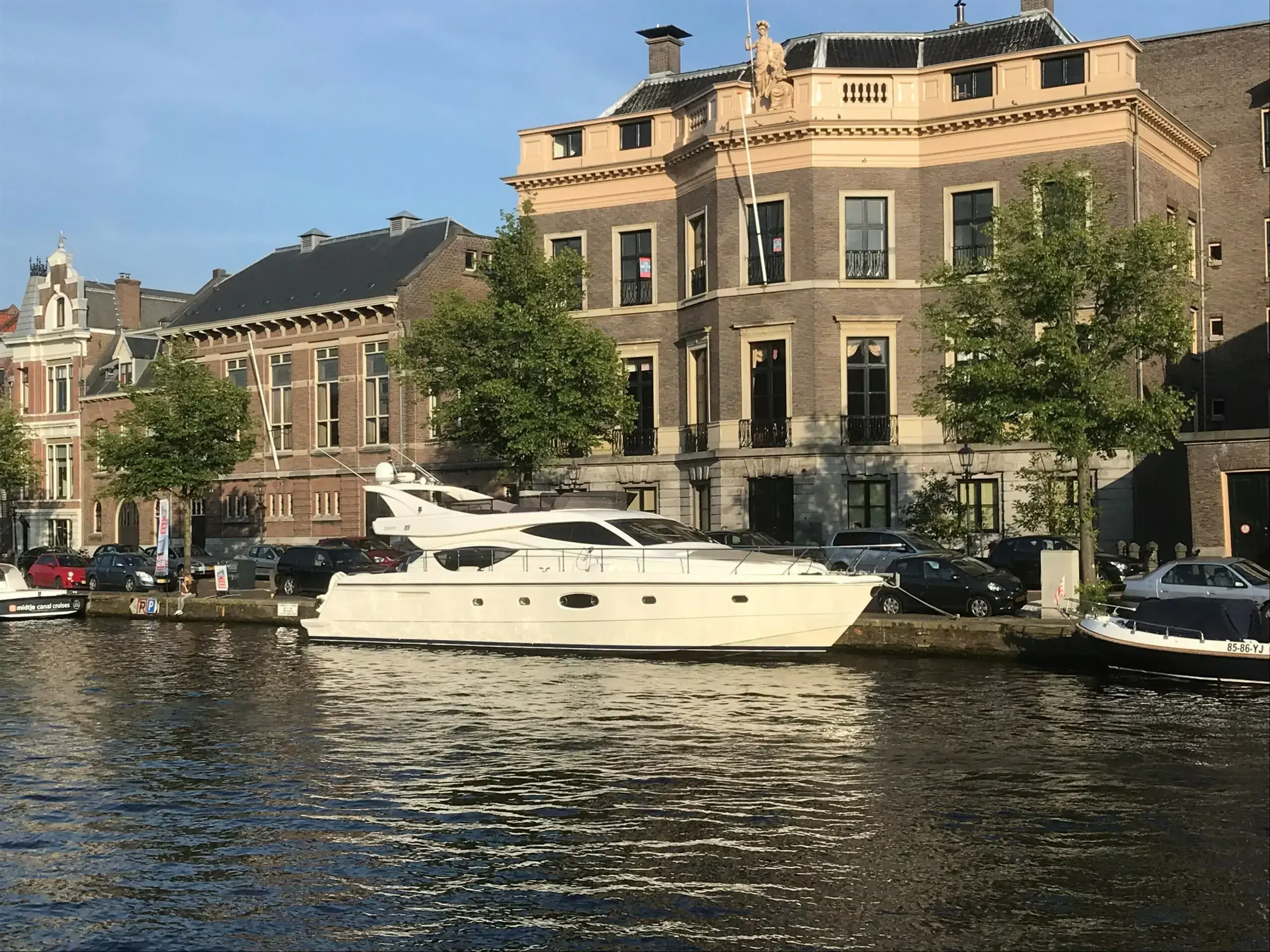 2005 Ferretti 550