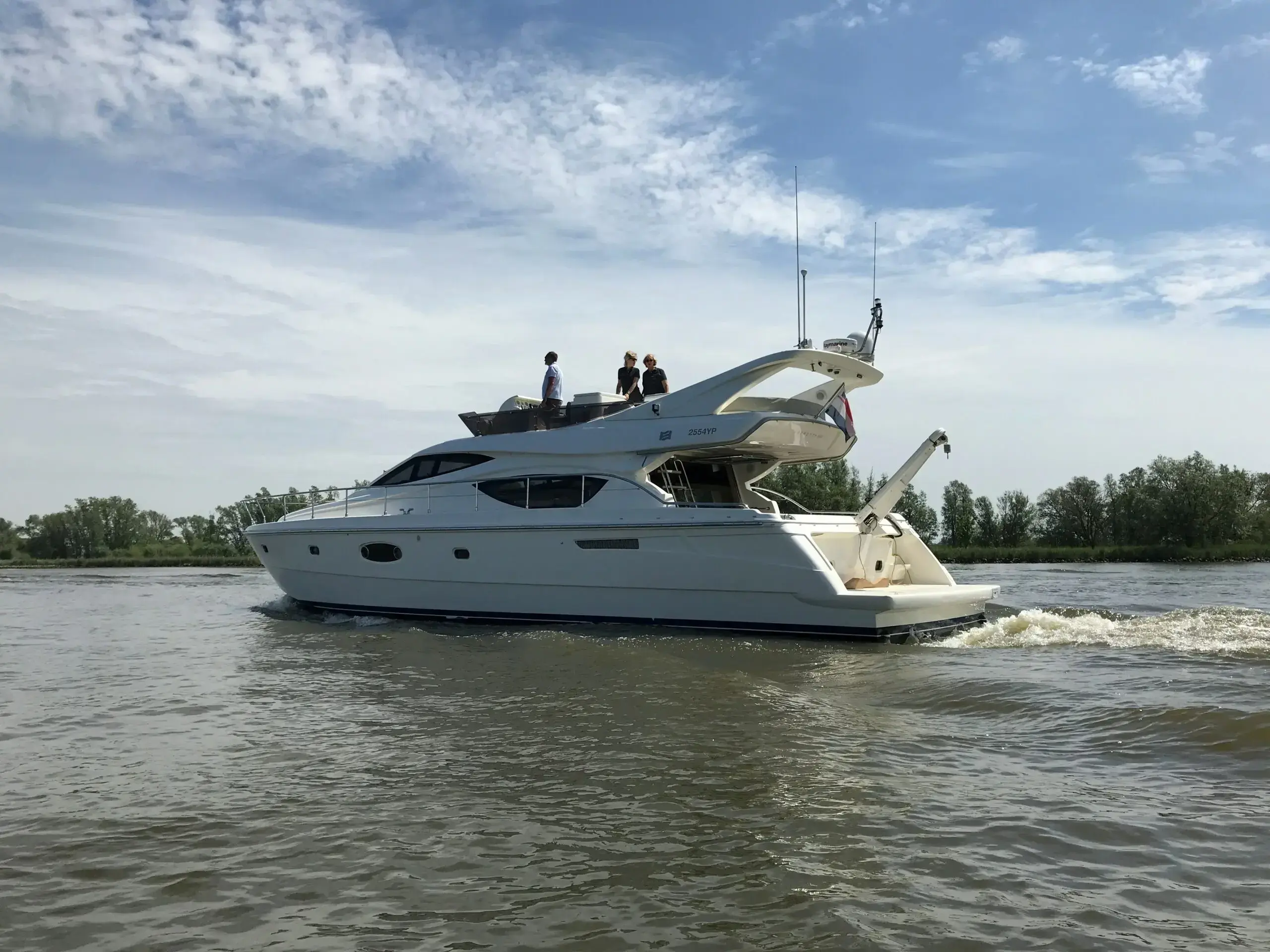 2005 Ferretti 550