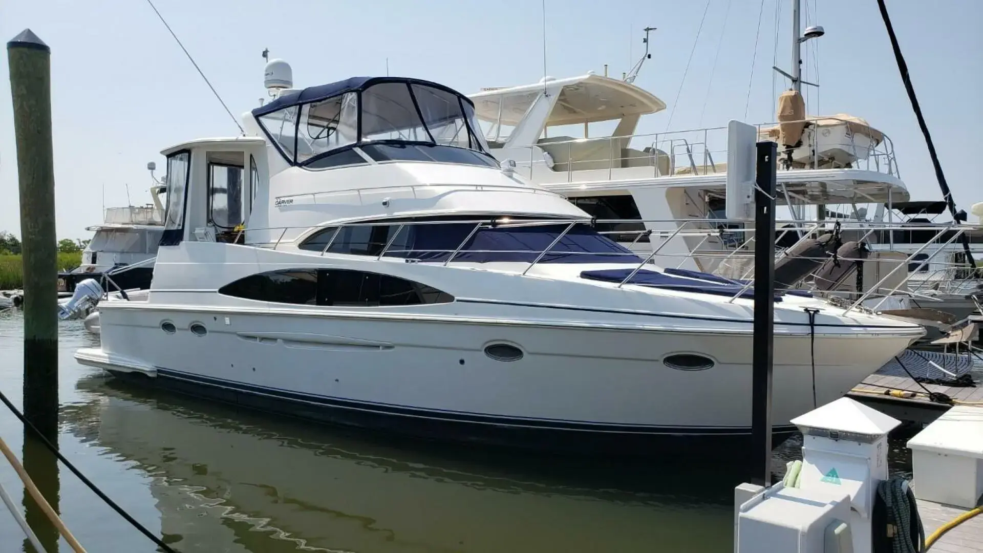 2001 Carver 444 cockpit motor yacht