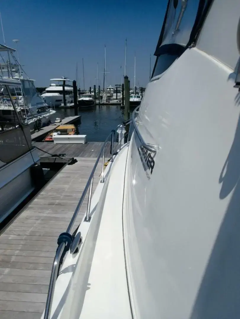 2001 Carver 444 cockpit motor yacht