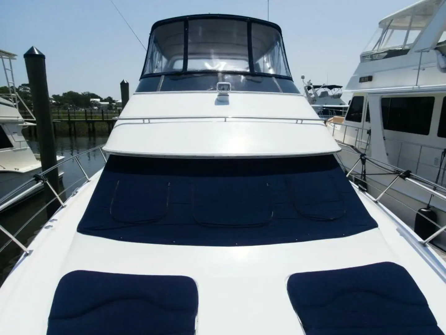 2001 Carver 444 cockpit motor yacht