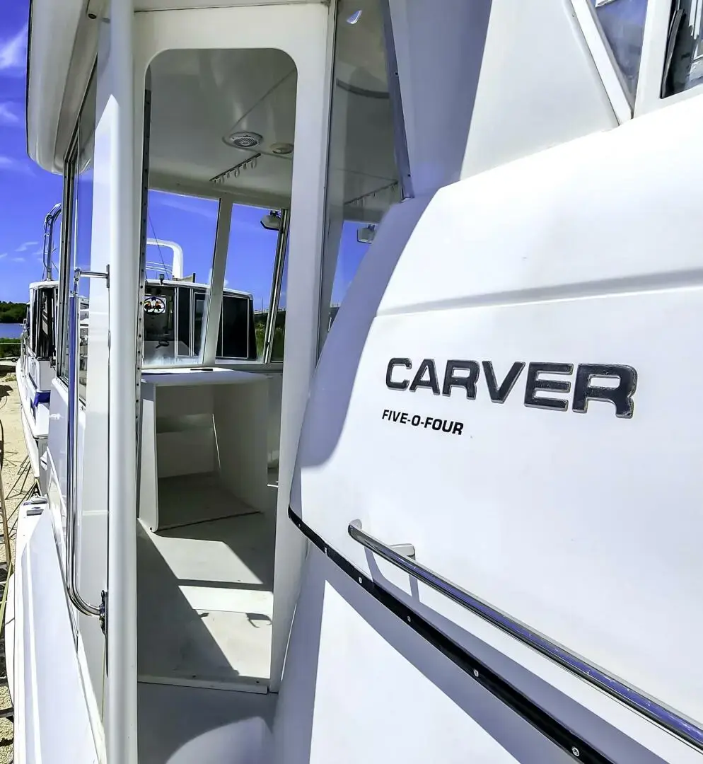 1999 Carver 504 cockpit motor yacht